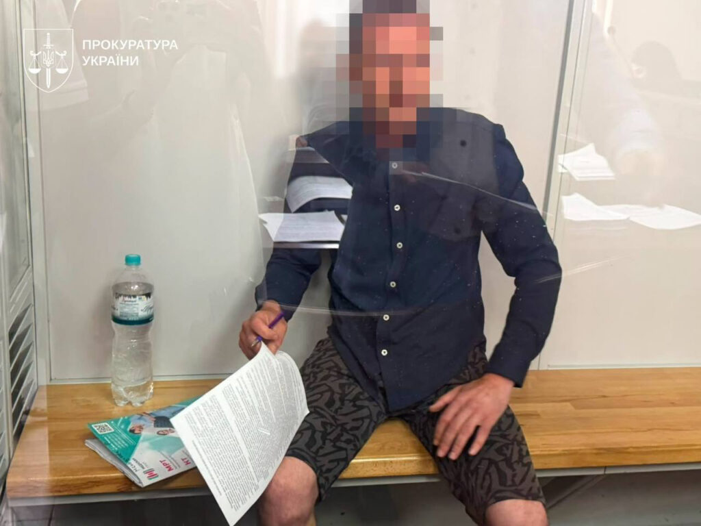 Суд відправив під варту організатора виставки, яку атакувала РФ на Київщині
