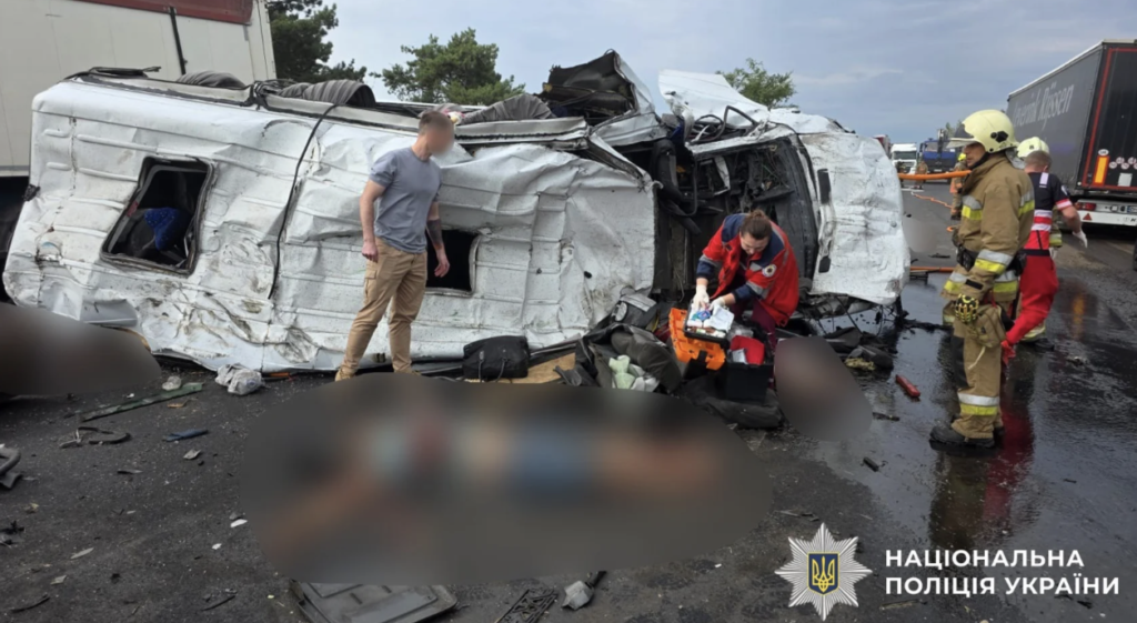 На трасі Одеса-Миколаїв автобус влетів у вантажівку, багато загиблих