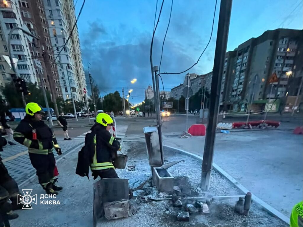 «Большинство целей сбили, но не баллистику», — Зеленский показал последствия ударов по Киеву