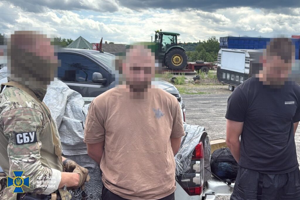 Від автоматів АК-12 до ударних дронів: правоохоронці ліквідували сім каналів збуту зброї