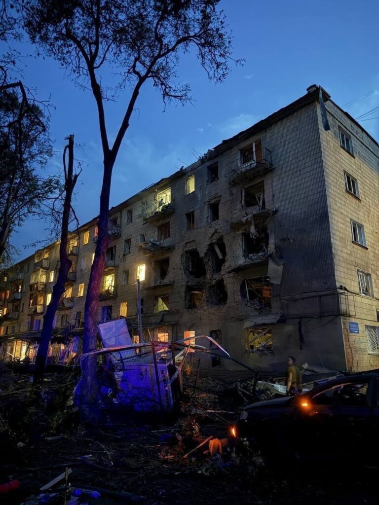 Russians massively attacked Sumy with guided aerial bombs: there are dead and wounded, including children