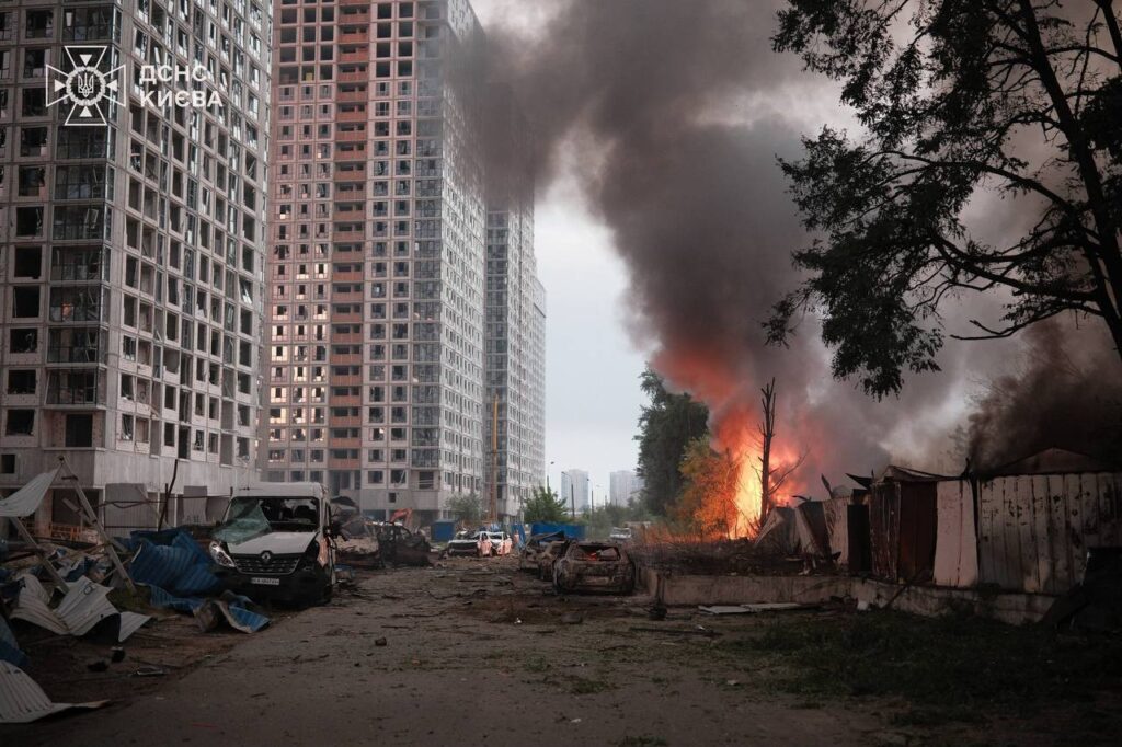 The Kremlin called on foreigners to leave Kyiv and threatened new “retaliatory strikes”