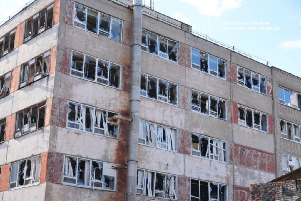 Russian aircraft attacked Zaporizhzhia: one person killed, nine others injured
