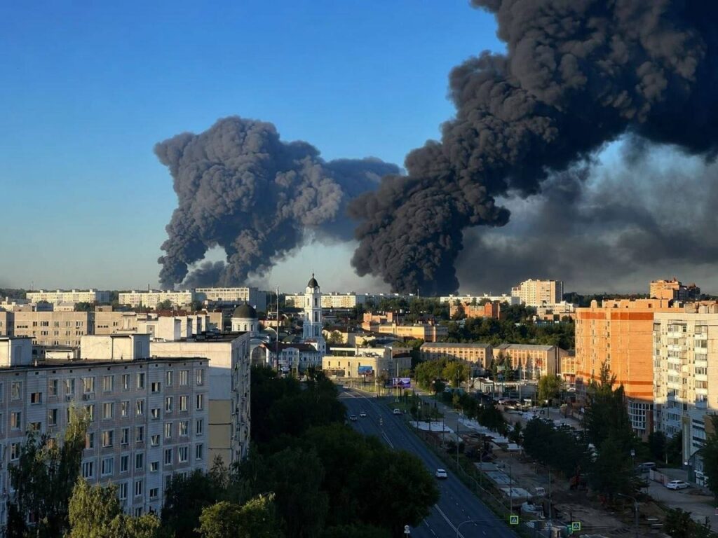Нафтобаза в Московській області, корабель “Светляк” та танкери: ЗСУ атакували низку військових об’єктів РФ