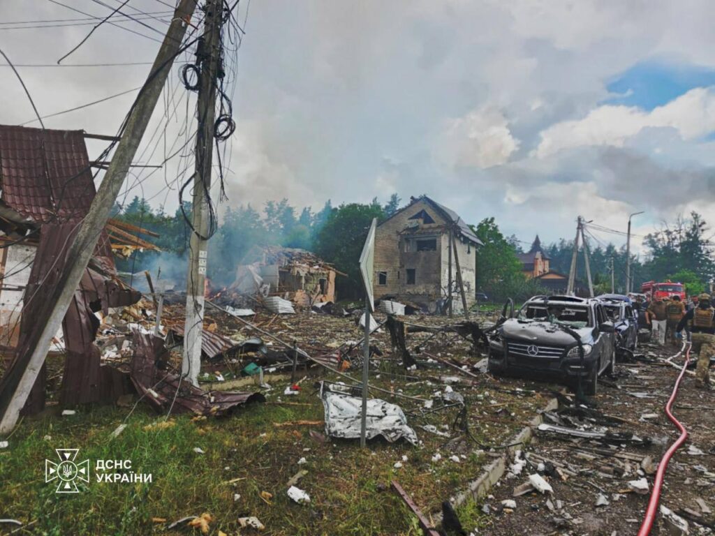 Росія вдарила по полігону з виставкою озброєння на Київщині: є загиблі та багато постраждалих