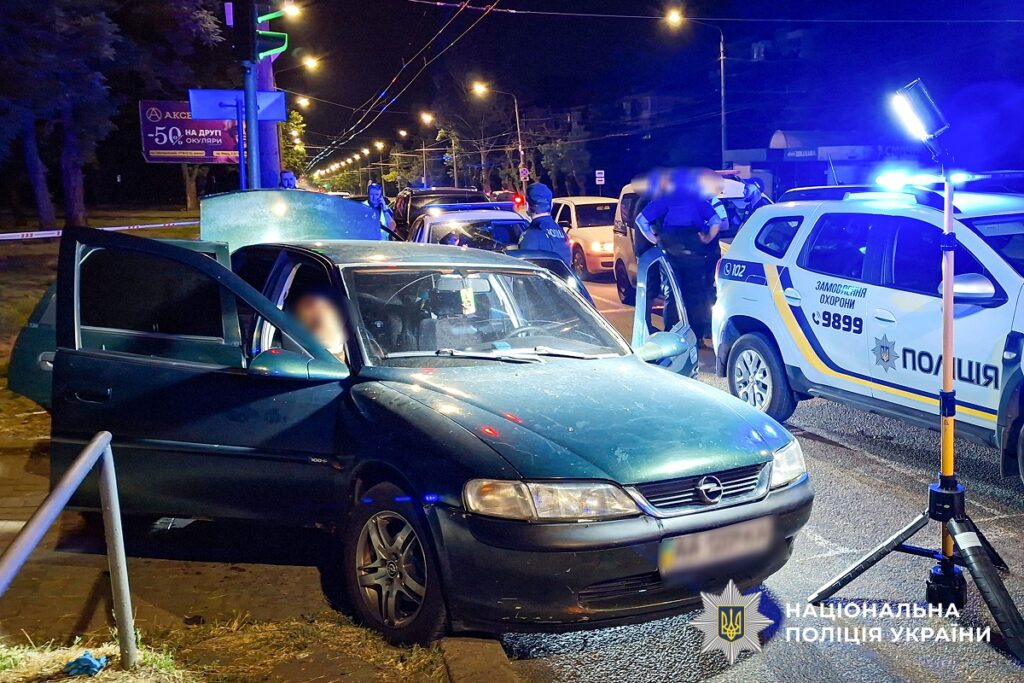 Конфлікт у машині закінчився розстрілом: у Миколаєві затримали нападника
