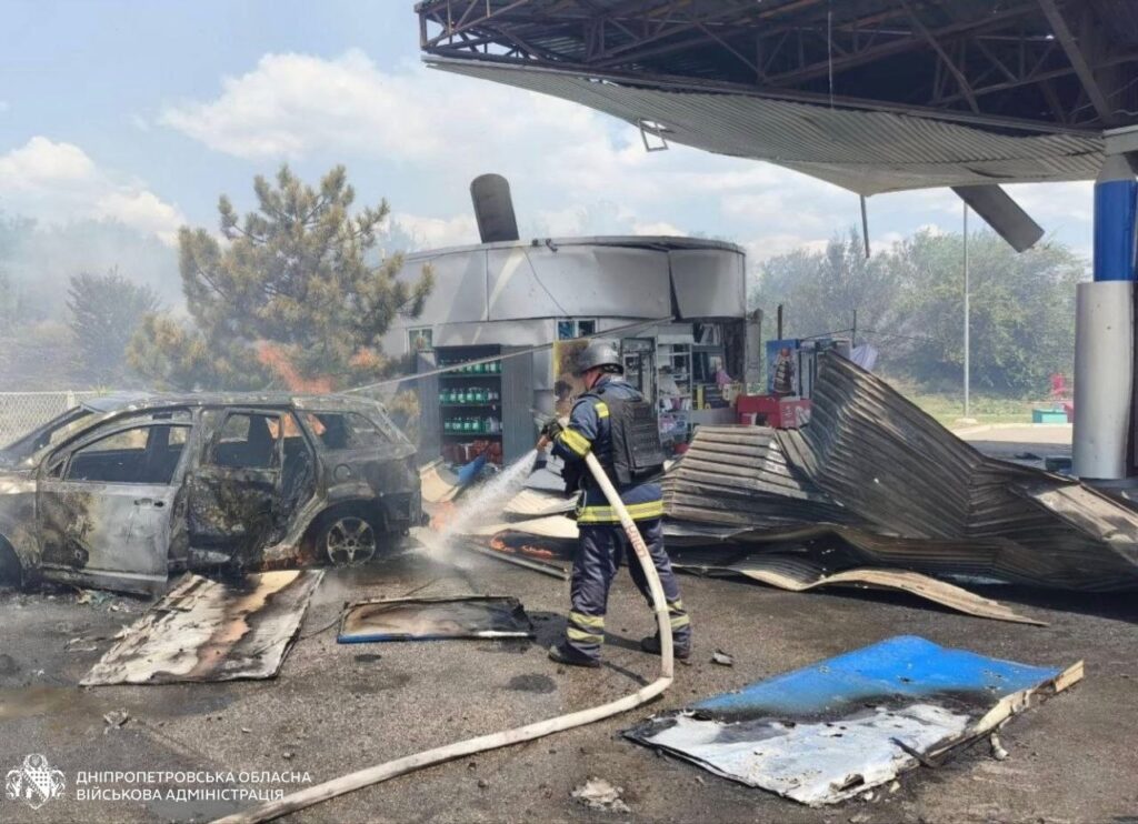 Російська армія вдарила по Дніпропетровщині: троє загиблих, пошкоджена АЗС