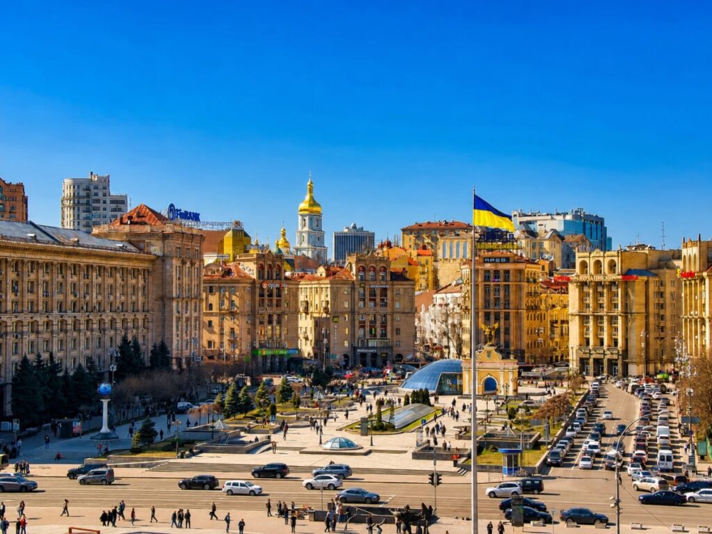 Оренда авто на тиждень у Києві: популярні маршрути по місту та області