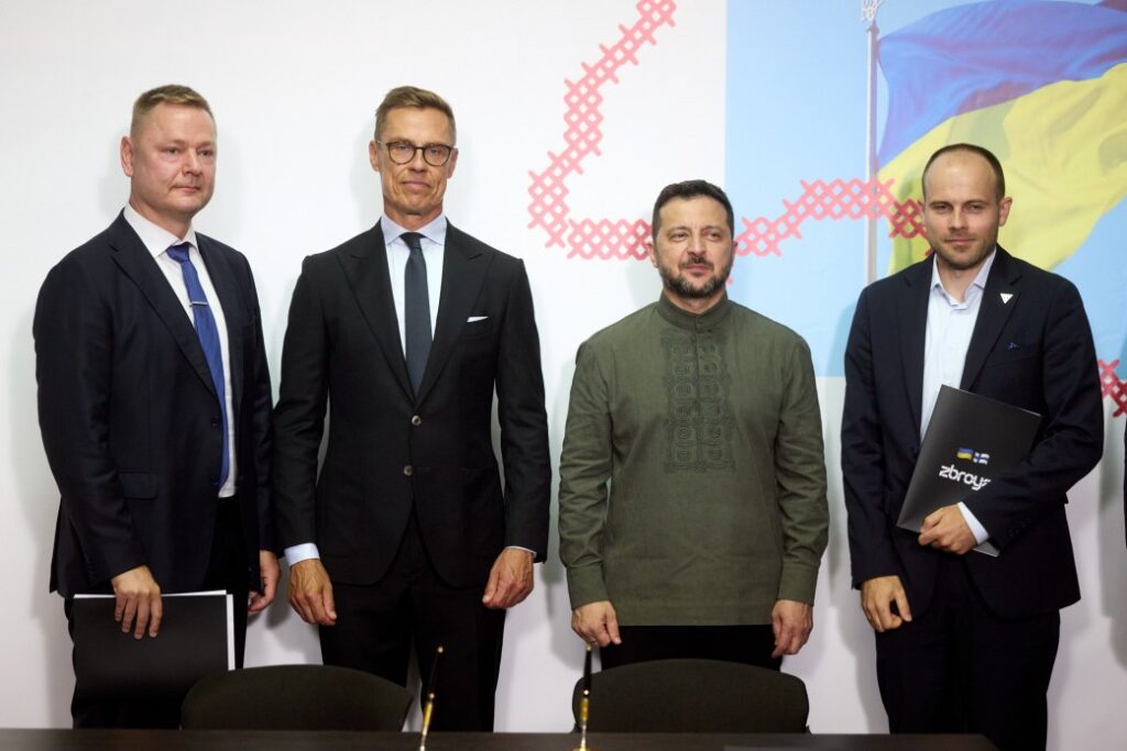 Україна та Фінляндія підписали три меморандуми про оборонну співпрацю: що передбачають документи