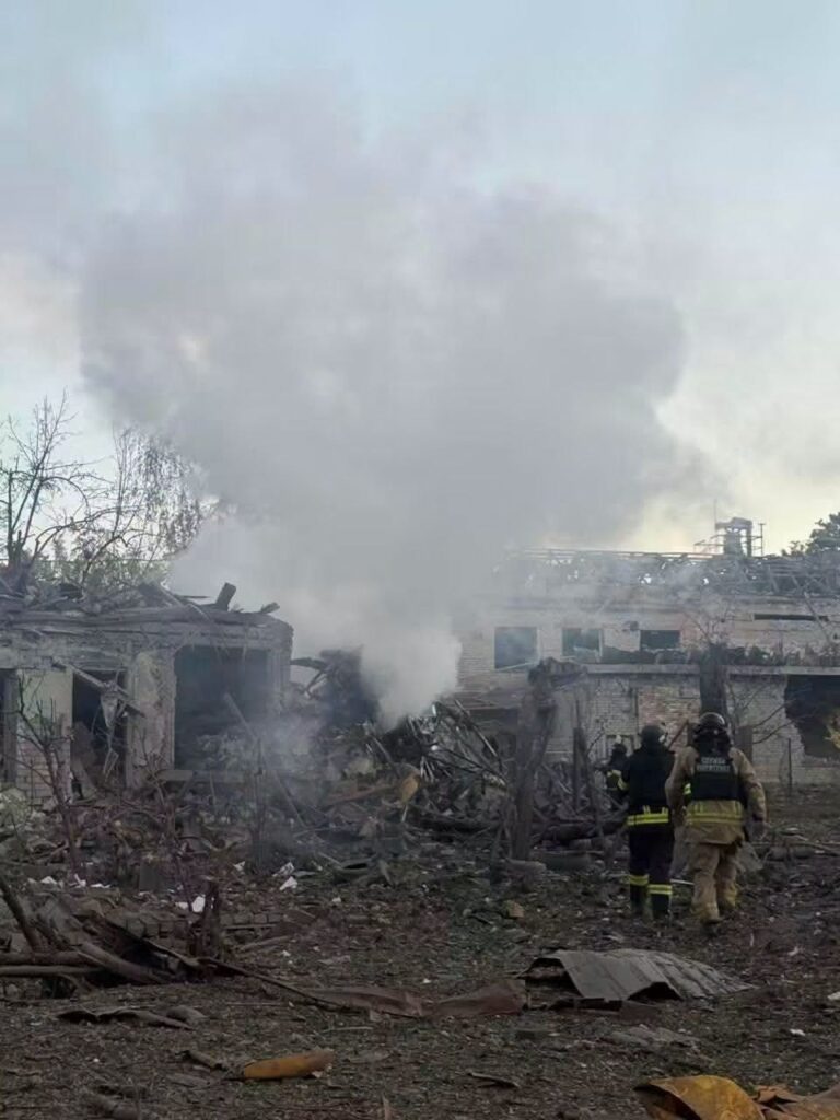 Росіяни з авіації обстріляли Слов’янськ: є руйнування та поранені