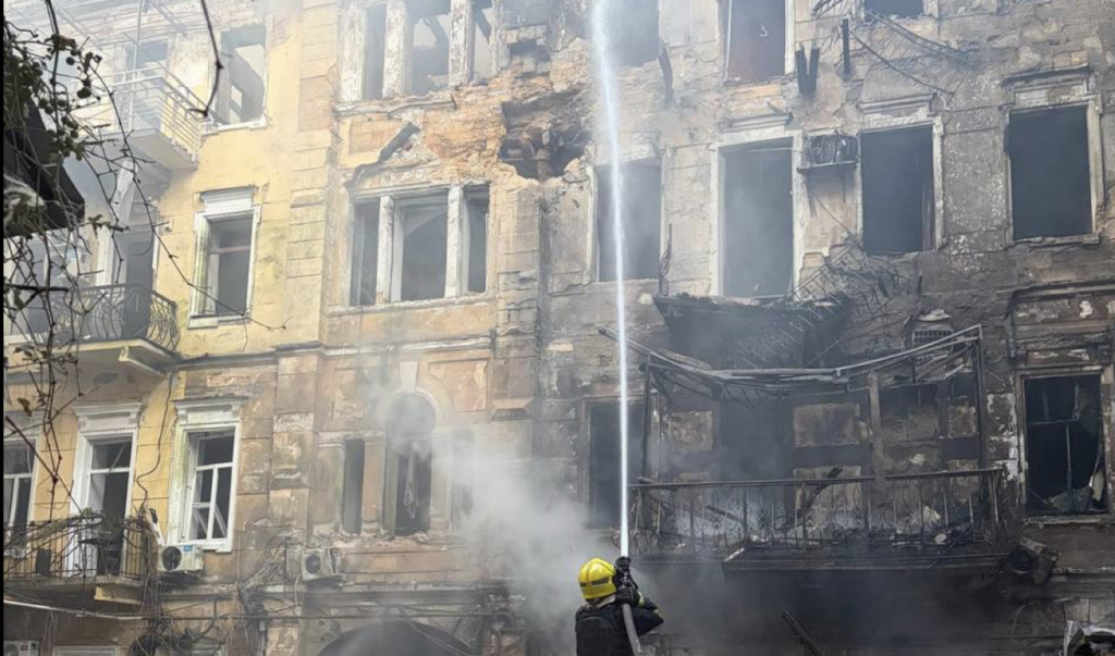 Росіяни завдали комбінованої атаки по Одесі: є руйнування та поранені