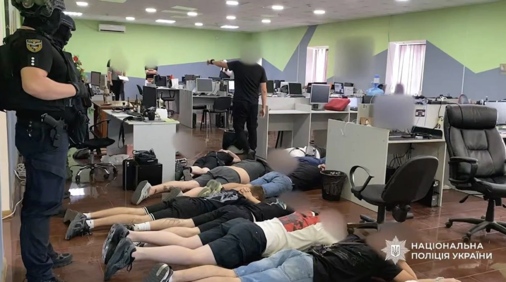 СБУ та Нацполіція викрили 94 шахрайські кол-центри: вилучено понад $2 млн і елітні авто