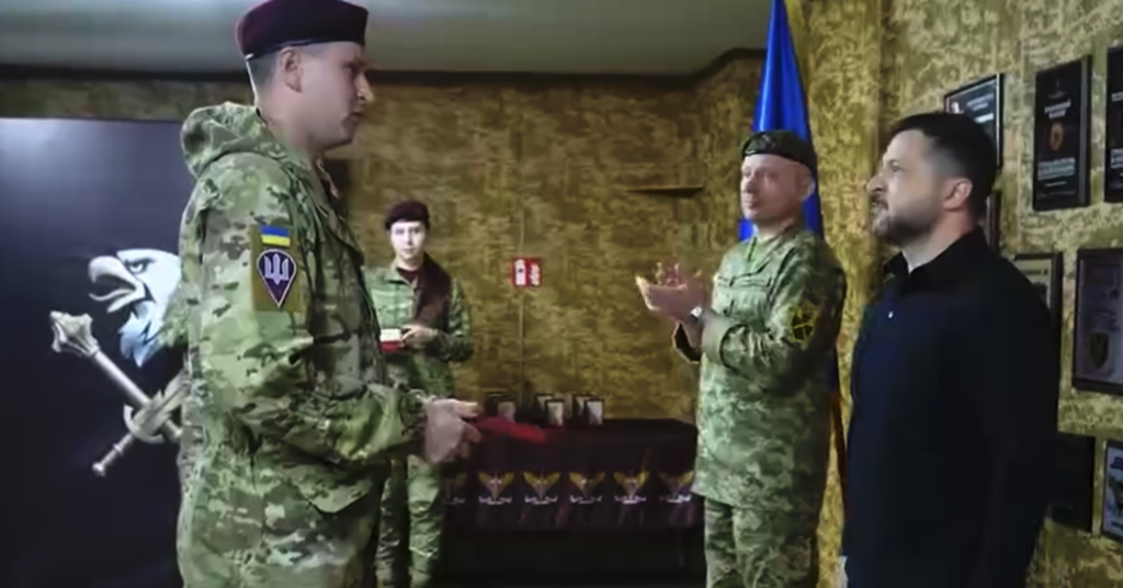Зеленський та Драпатий відвідали Олександрівський напрямок і обговорили із військовими потреби бригади