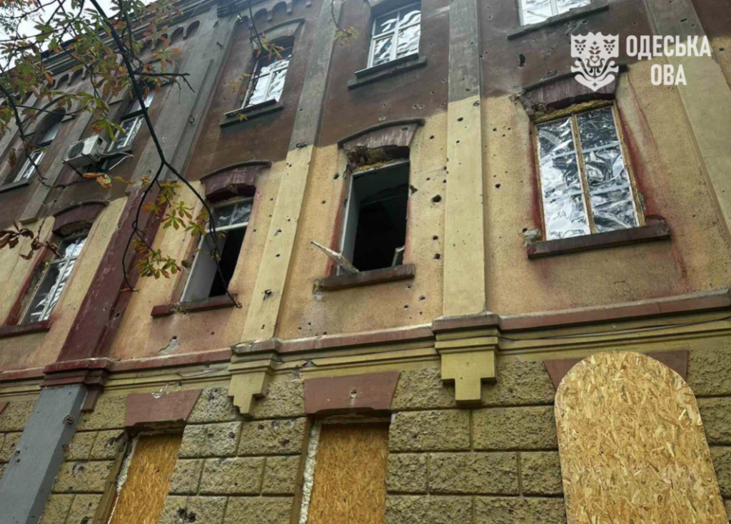 РФ майже всю ніч і ранок атакували Одесу: є постраждалі