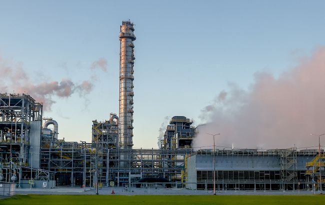 Атака дронів зупинила завод, який виробляє 40% зрідженого газу в РФ – ЗМІ