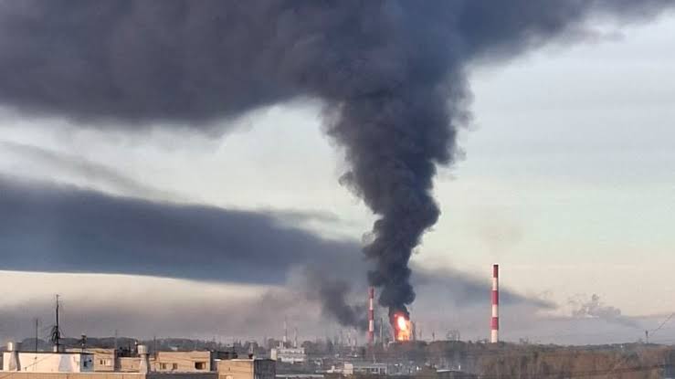 Дрони атакували Ярославль: під ударом опинився НПЗ “Славнефть-ЯНОС”