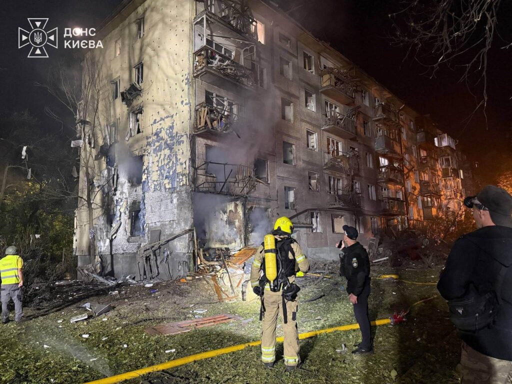 Київ пережив масований обстріл балістикою: що відомо про наслідки