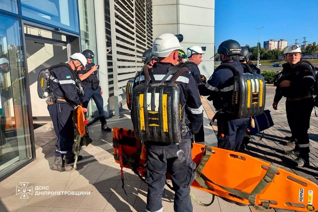Росія два рази поспіль атакувала торговий центр у Кривому Розі: п’ять людей загинули, 91 постраждалий