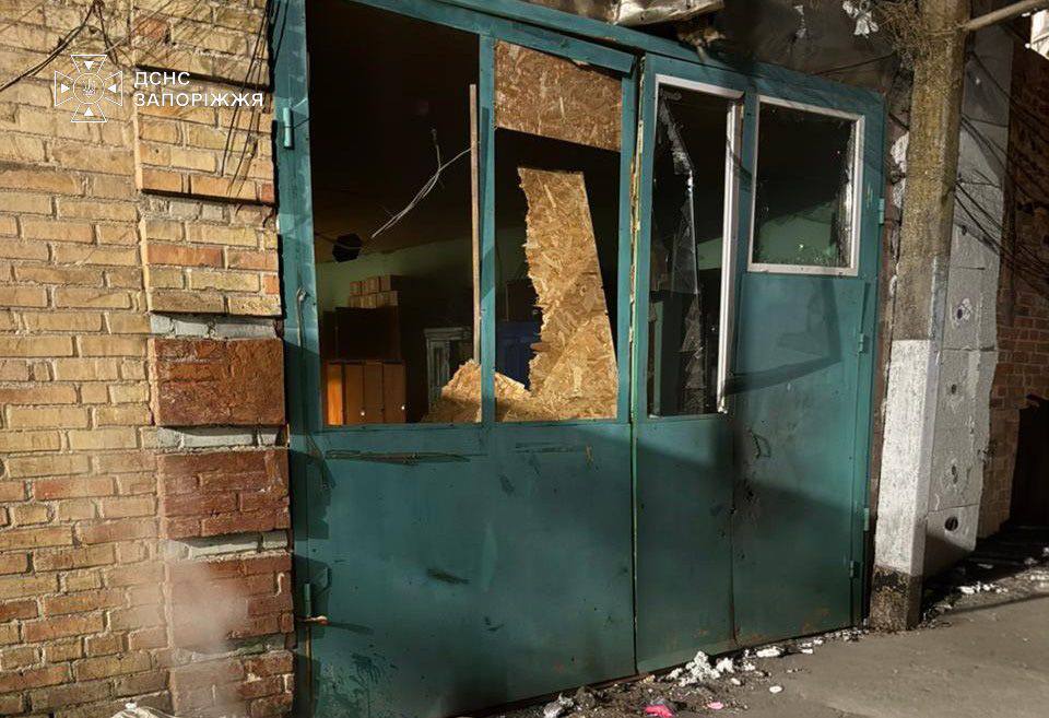 Росіяни масовано обстріляли Запоріжжя та область: є загиблі та поранені, під удар потрапили рятувальники