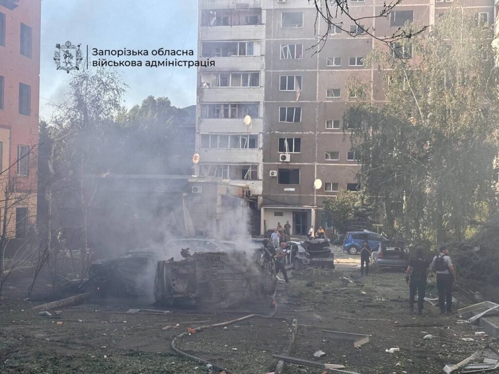 Russians massively attacked Zaporizhia with KABs: one person was killed and many were injured