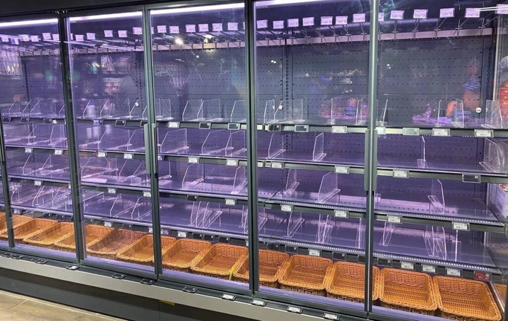 Удари РФ по складах спричинили перебої з товарами в Києві: бізнес прогнозує зростання цін
