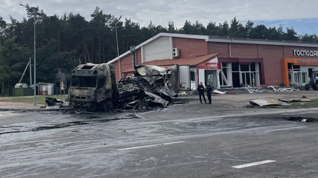 Окупанти вдарили по залізниці та АЗС біля кордону з Польщею: реакція МЗС