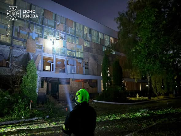 Російський удар пошкодив спорткомплекс КНУ імені Шевченка у Києві