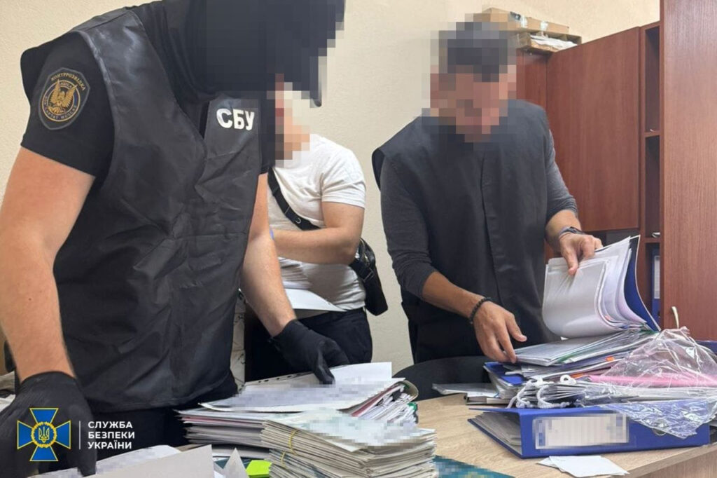 У Луганській ОВА чиновників спіймали на “відкатах”: йдеться про 5 млн гривень