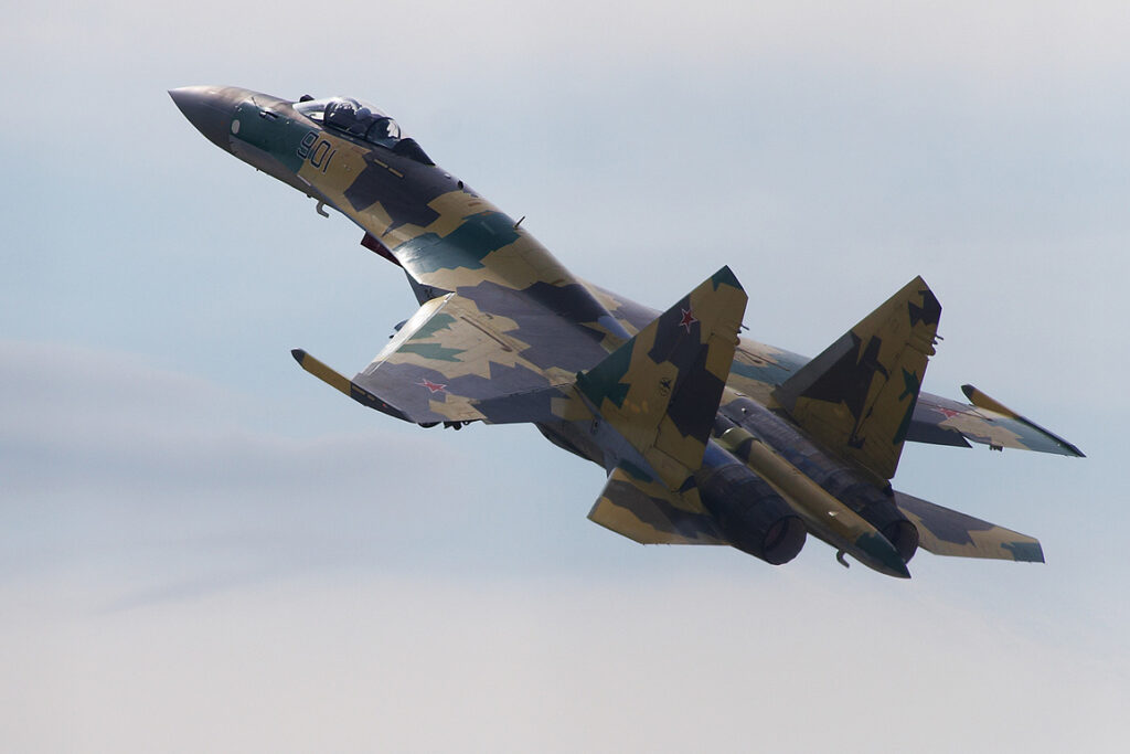 В Курской области столкнулись два российских Су-35С: один пилот погиб