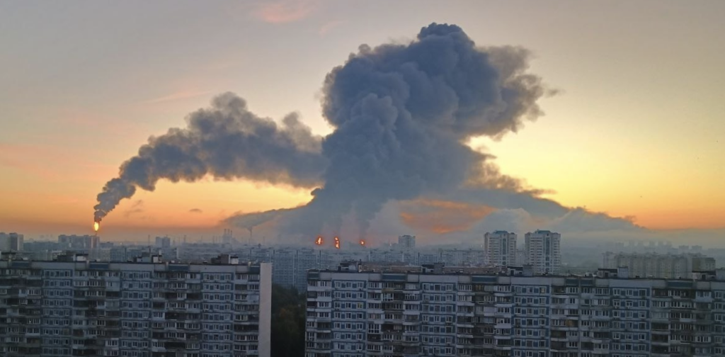 Дрони атакували НПЗ у Москві: він забезпечує 40% пального столиці РФ