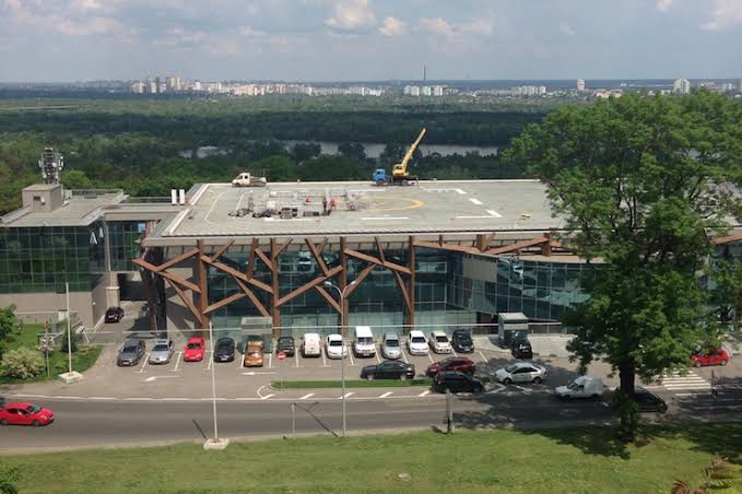 У Києві зафіксували влучання в районі КВЦ “Парковий”, де розташований офіс “Слуги народу”
