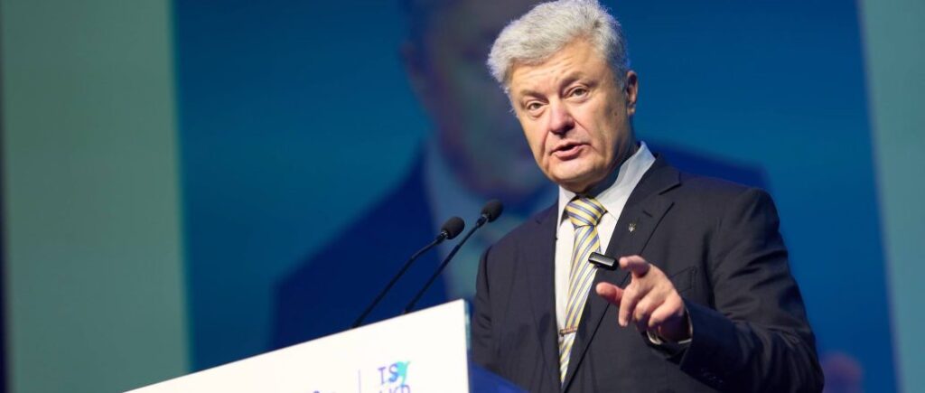 Порошенко про перспективи миру: дипломатія працює лише тоді, коли за нею стоїть сила