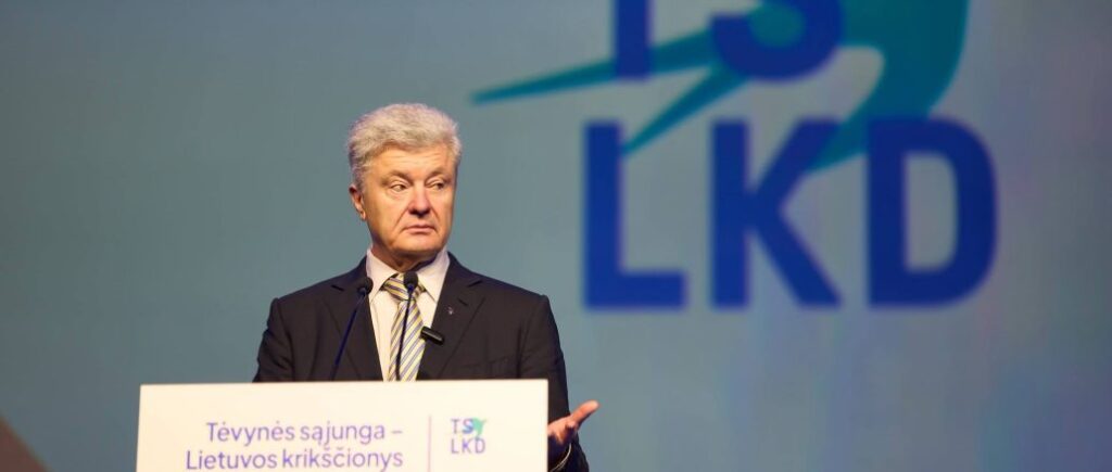 Порошенко у Вільнюсі порівняв повітряний терор Росії із оточенням Києва у 2022 році