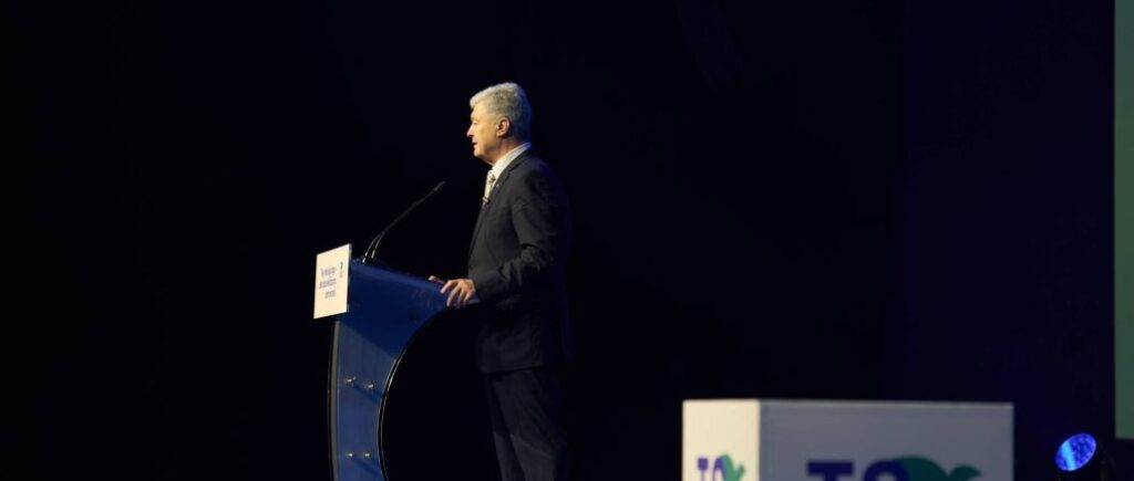 Порошенко у Вільнюсі пояснив загрозу популізму під час війни