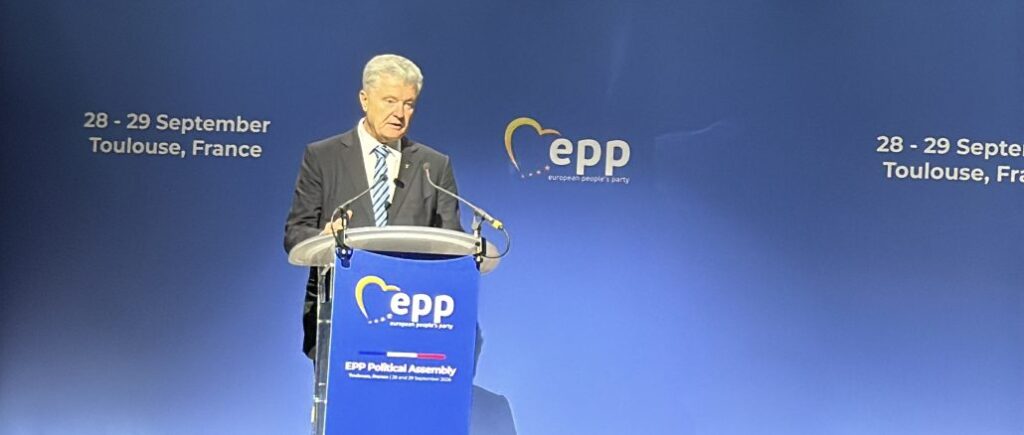 Порошенко закликав Євросоюз терміново масштабувати виробництво новітньої зброї