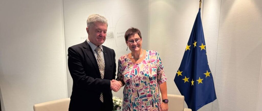 Порошенко зустрівся із президенткою ПАРЄ: закликав тиснути на РФ
