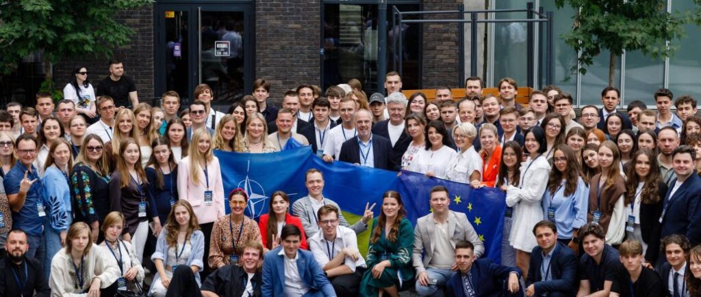 250 молодих лідерів із України та Європи зібралися на International Political Camp 2026