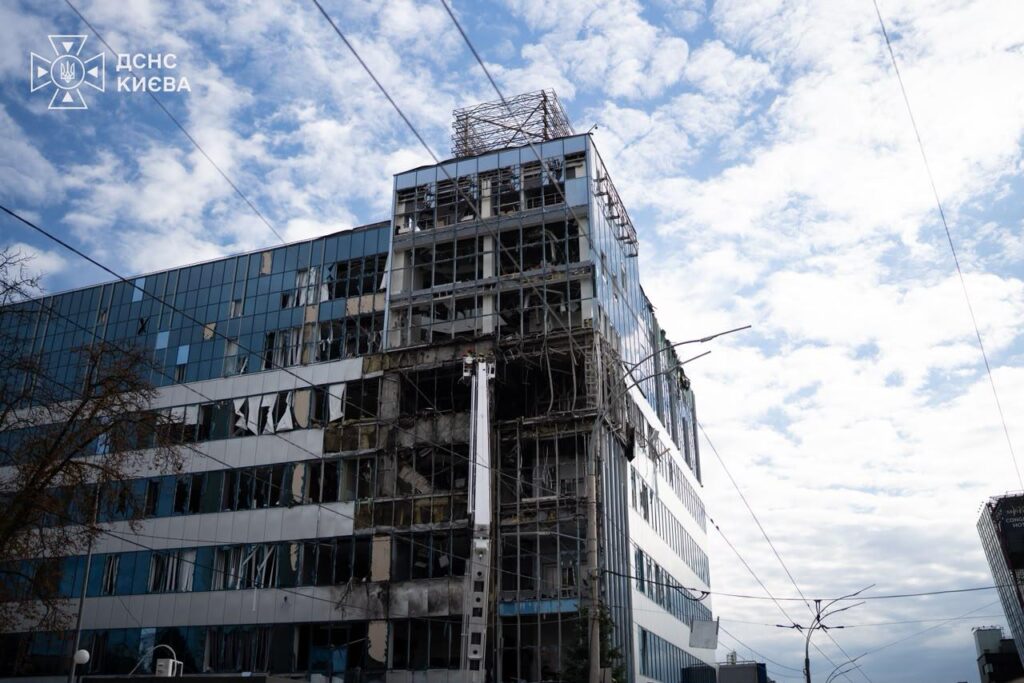 У Києві через російську атаку пошкоджено дата-центр “Датагруп”