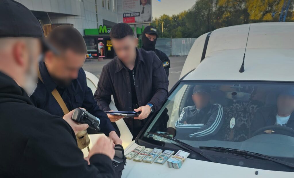 €75 тисяч від бізнесу: НАБУ викрило корупційну схему в податковій