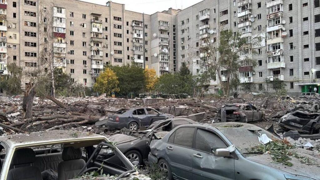 Pryluky attacked with rockets: people are being searched under the rubble of a high-rise building
