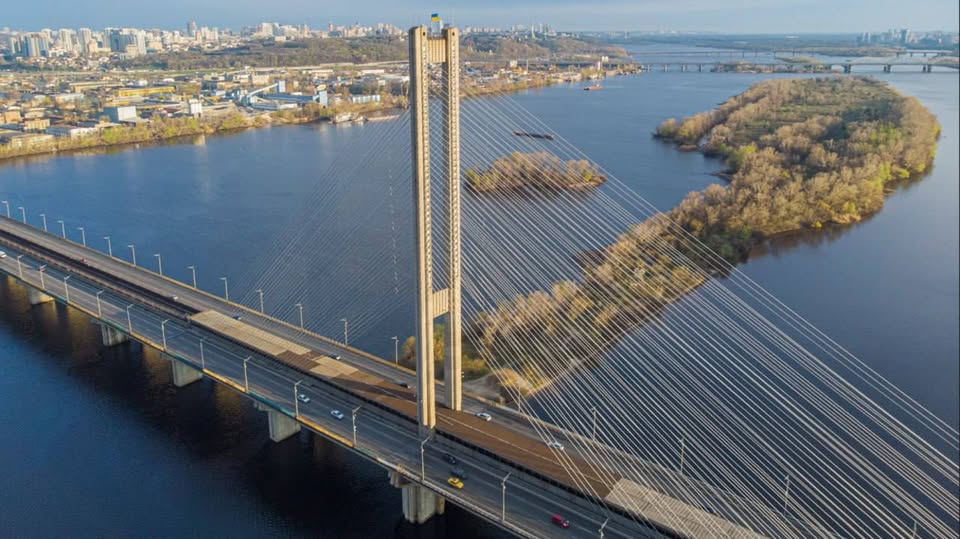 У Києві відновили рух громадського транспорту через Південний міст