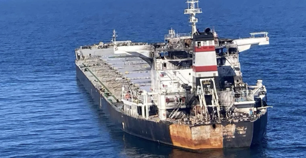 У Чорному морі дрейфує покинуте вантажне судно, яке було уражене дроном біля Одеси