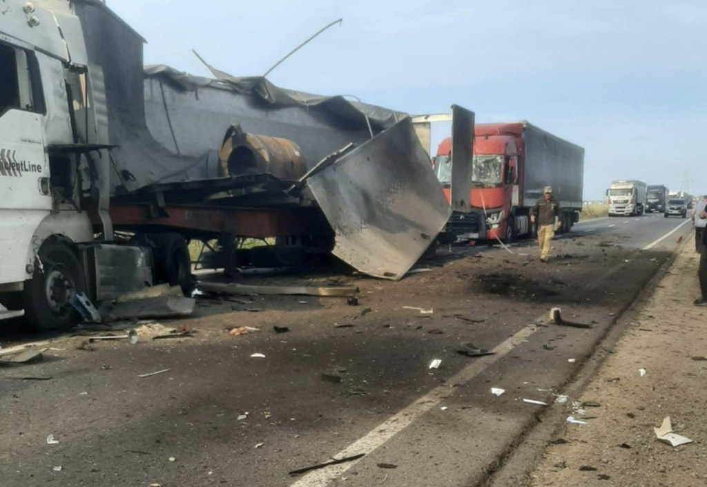 Росіяни атакували автодорогу на Одещині: є постраждалі