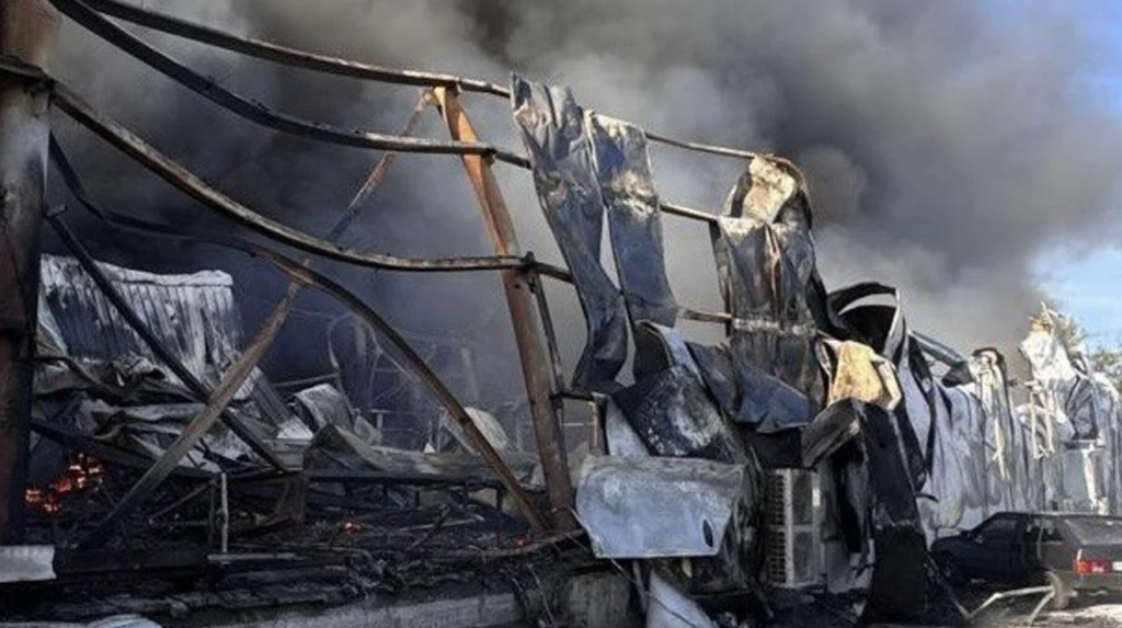Russia strikes Dnipro suburb: two dead, four wounded