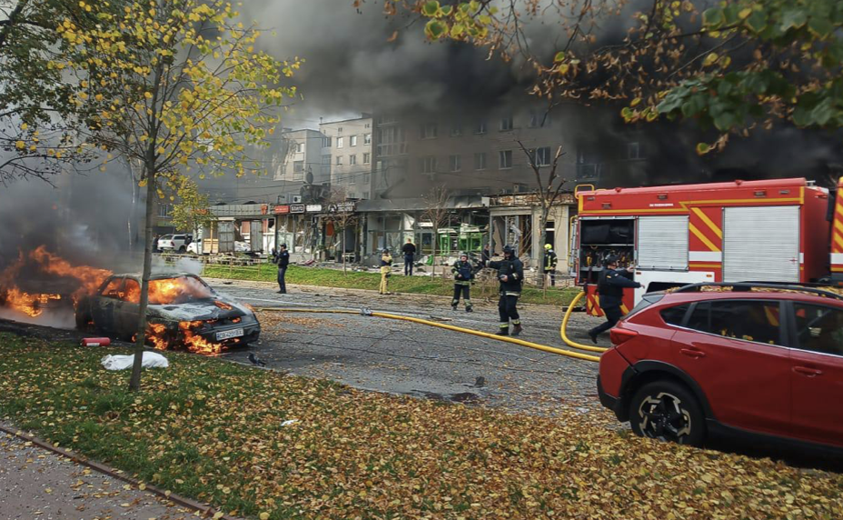 Росіяни вдарили по центру Чернігова: двоє загиблих, 11 поранених
