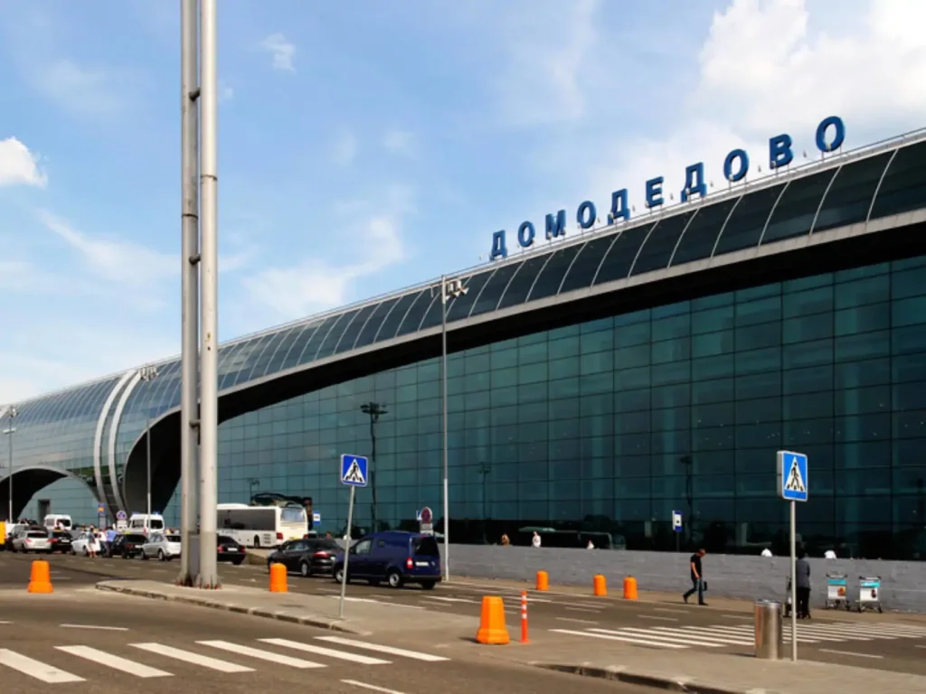 Moscow attacked by drones and balloons: over 100 flights canceled at four airports