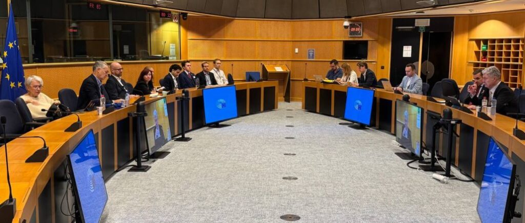 Порошенко в Європарламенті: потрібно негайно закрити фінансовий розрив в оборонній сфері України