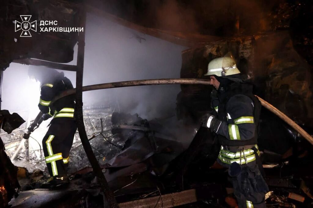 У Харкові російська ракета влучила у виробництво жіночого одягу: є загиблі та багато поранених