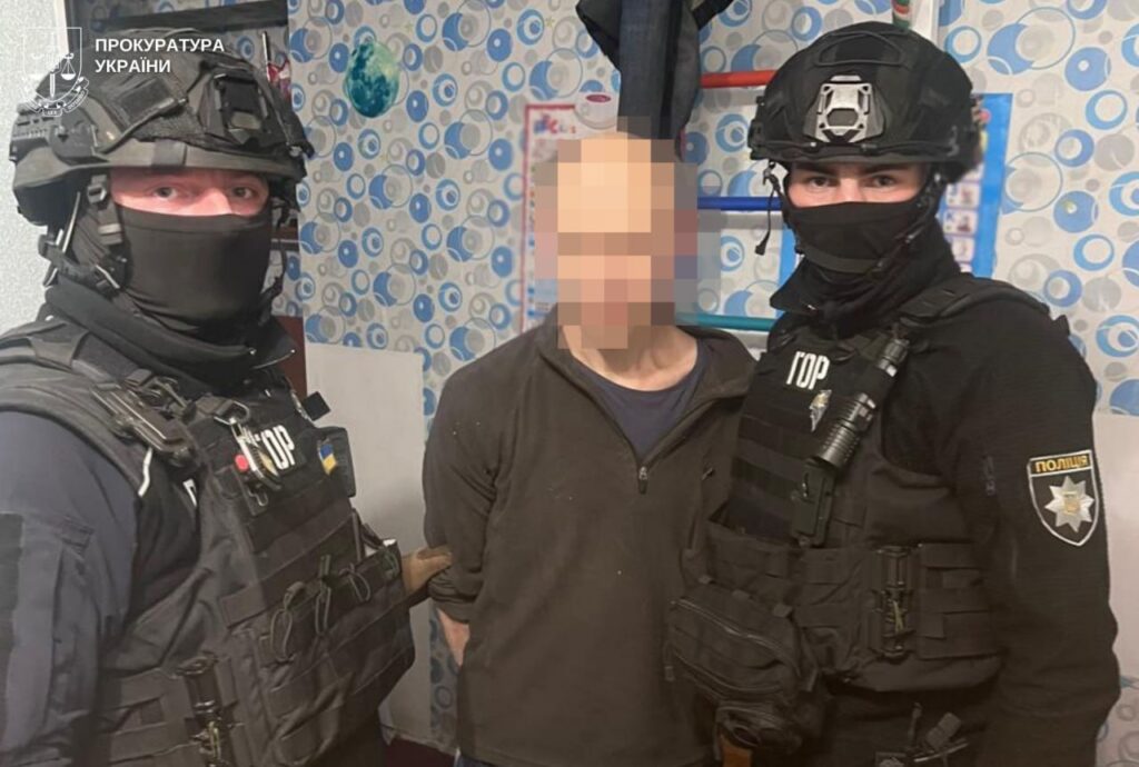 Во Львовской области мужчина ранил ножом военного ТЦК и выстрелил в полицейского: детали